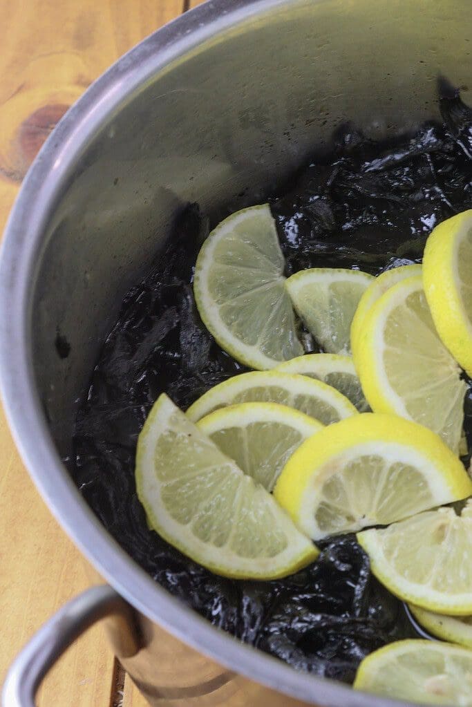 image of how to add slices of lemons